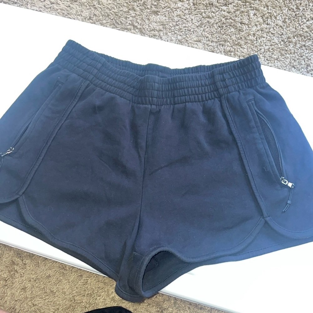 OLD NAVY  High-Waisted Dynamic Fleece Dolphin-Hem Sweat Shorts3-inch